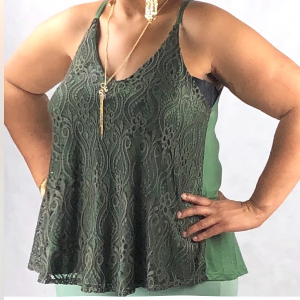 NEW Lace Top & Necklace